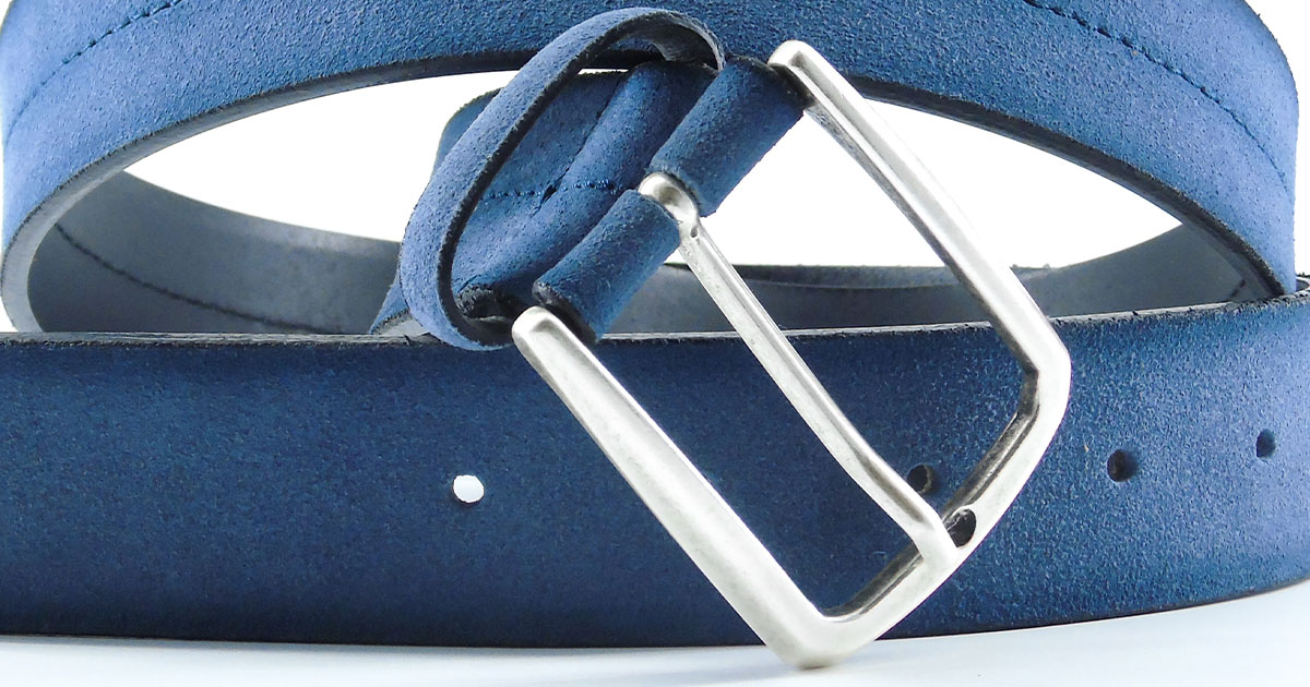 Cintura in crosta scamosciata con bordi sfumati | Vendtia online cintura scamosciata blu con bordi sfumati Made in Italy