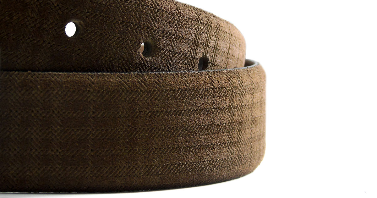 Cintura scamosciata con incisione Tartan | Vendita online cintura scamosciata Made in Italy realizzata artigianalmente